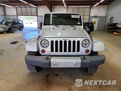 Piąte zdjęcie samochodu w środku: 2010 JEEP WRANGLER UNLIMITED SAHARA VIN:1J4HA5H11AL221028 - miniatura