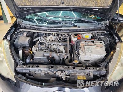 Zdjęcie 11 z 12 samochodu: 2013 TOYOTA PRIUS C TWO VIN:JTDKDTB32D1536311 - miniatura