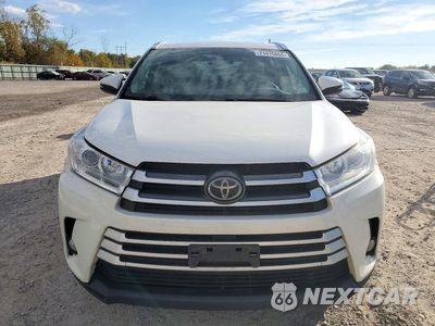 Piąte zdjęcie samochodu w środku: 2017 TOYOTA HIGHLANDER XLE VIN:5TDJZRFH6HS365271 - miniatura
