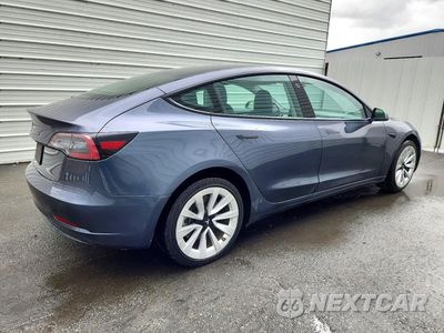 Trzecie zdjęcie samochodu z tyłu: 2023 TESLA MODEL 3 VIN:5YJ3E1EA5PF447134 - miniatura