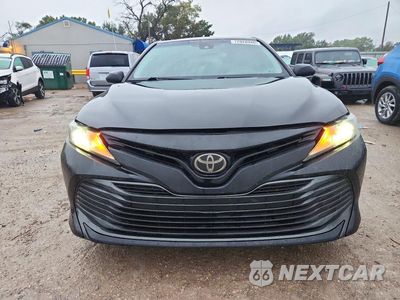 Piąte zdjęcie samochodu w środku: 2019 TOYOTA CAMRY LE VIN:4T1B11HK8KU742980 - miniatura