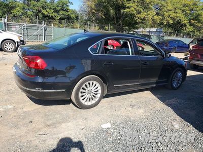 Trzecie zdjęcie samochodu z tyłu: 2016 VOLKSWAGEN PASSAT SE VIN:1VWBT7A34GC009596 - miniatura