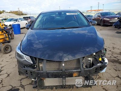 Piąte zdjęcie samochodu w środku: 2019 CHEVROLET CRUZE LT VIN:1G1BE5SM0K7132654 - miniatura