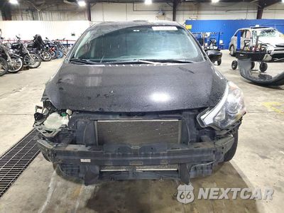 Piąte zdjęcie samochodu w środku: 2016 KIA FORTE LX VIN:KNAFK4A63G5568459 - miniatura