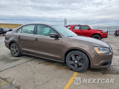 Czwarte zdjęcie samochodu z boku: 2013 VOLKSWAGEN JETTA SE VIN:3VWBX7AJ8DM434638 - miniatura