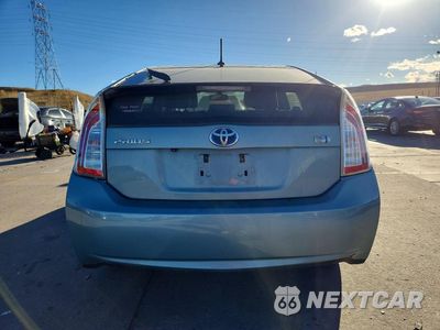 Zdjęcie 6 z 12 samochodu: 2012 TOYOTA PRIUS FOUR VIN:JTDKN3DU5C5383143 - miniatura