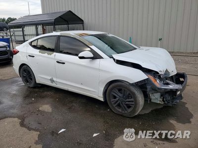Czwarte zdjęcie samochodu z boku: 2019 HYUNDAI ELANTRA SEL VIN:5NPD84LF4KH472371 - miniatura