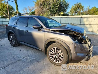 Czwarte zdjęcie samochodu z boku: 2022 NISSAN PATHFINDER SL VIN:5N1DR3CB0NC263838 - miniatura
