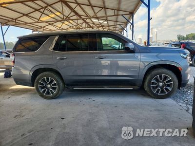 Czwarte zdjęcie samochodu z boku: 2021 CHEVROLET TAHOE C1500 LT VIN:1GNSCNKD8MR262273 - miniatura