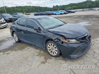 Czwarte zdjęcie samochodu z boku: 2018 TOYOTA CAMRY LE VIN:4T1B11HK6JU141257 - miniatura