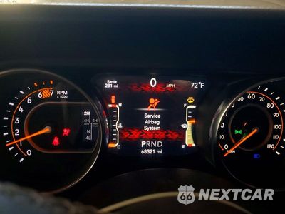 Zdjęcie 9 z 13 samochodu: 2019 JEEP WRANGLER UNLIMITED SAHARA VIN:1C4HJXEN7KW514179 - miniatura