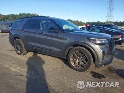 Czwarte zdjęcie samochodu z boku: 2025 FORD EXPLORER ST-LINE VIN:1FMUK8KH5SGB64511 - miniatura