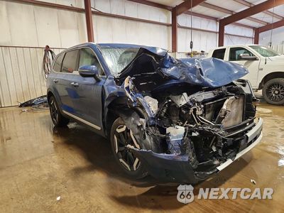Czwarte zdjęcie samochodu z boku: 2023 KIA TELLURIDE S VIN:5XYP6DGCXPG392428 - miniatura