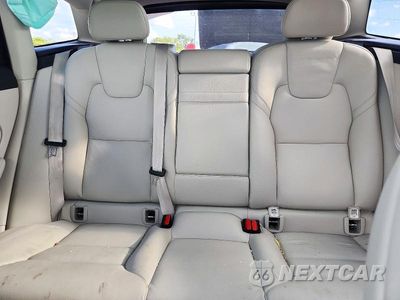 Zdjęcie 10 z 13 samochodu: 2022 VOLVO XC60 B5 MOMENTUM VIN:YV4L12DK7N1941266 - miniatura