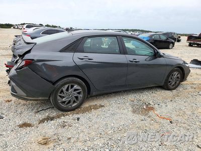 Trzecie zdjęcie samochodu z tyłu: 2024 HYUNDAI ELANTRA BLUE VIN:KMHLM4DJ0RU093051 - miniatura
