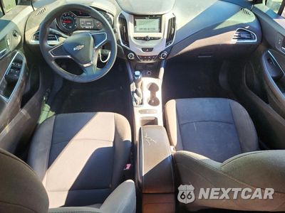 Zdjęcie 8 z 12 samochodu: 2018 CHEVROLET CRUZE LS VIN:1G1BC5SMXJ7153905 - miniatura