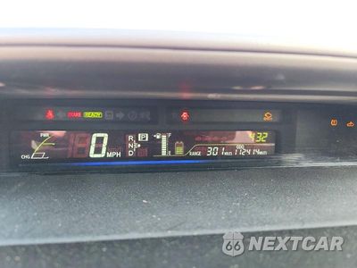 Zdjęcie 9 z 13 samochodu: 2012 TOYOTA PRIUS V TWO VIN:JTDZN3EU6C3116036 - miniatura