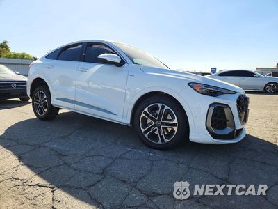 Czwarte zdjęcie samochodu z boku: 2026 AUDI Q5 SPORTBACK PREMIUM PLUS VIN:WA1EAAGU9T2051596 - miniatura
