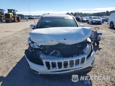 Piąte zdjęcie samochodu w środku: 2016 JEEP COMPASS LATITUDE VIN:1C4NJDEB4GD662932 - miniatura