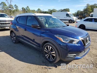 Czwarte zdjęcie samochodu z boku: 2020 NISSAN KICKS SR VIN:3N1CP5DV3LL505651 - miniatura