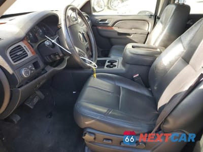 Zdjęcie 7 z 13 samochodu: 2014 CHEVROLET SUBURBAN C1500 LT VIN:1GNSCJE01ER139059 - miniatura