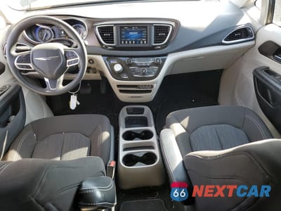 Zdjęcie 8 z 13 samochodu: 2021 CHRYSLER VOYAGER L VIN:2C4RC1AGXMR566582 - miniatura