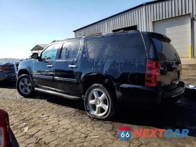Drugie zdjęcie samochodu z przodu: 2014 CHEVROLET SUBURBAN C1500 LT VIN:1GNSCJE01ER139059 - miniatura
