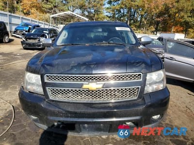 Piąte zdjęcie samochodu w środku: 2014 CHEVROLET SUBURBAN C1500 LT VIN:1GNSCJE01ER139059 - miniatura