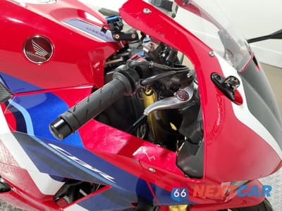 Zdjęcie 9 z 12 samochodu: 2023 HONDA CBR600 RR VIN:JH2PC40J7PK900406 - miniatura