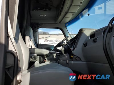 Piąte zdjęcie samochodu w środku: 2018 KENWORTH CONSTRUCTION T680 VIN:1XKYD49X3JJ163708 - miniatura