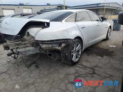 Trzecie zdjęcie samochodu z tyłu: 2011 JAGUAR XJL VIN:SAJWA2GBXBLV16833 - miniatura