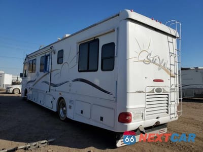 Trzecie zdjęcie samochodu z tyłu: 2003 FREIGHTLINER CHASSIS X LINE MOTOR HOME VIN:4UZAAHAK43CL87134 - miniatura