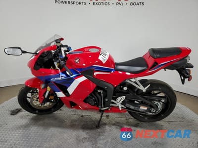 Trzecie zdjęcie samochodu z tyłu: 2023 HONDA CBR600 RR VIN:JH2PC40J7PK900406 - miniatura