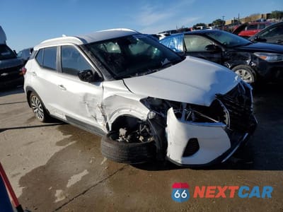 Czwarte zdjęcie samochodu z boku: 2023 NISSAN KICKS SV VIN:3N1CP5CV4PL477835 - miniatura