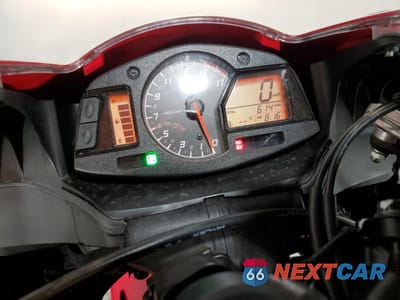 Zdjęcie 8 z 12 samochodu: 2023 HONDA CBR600 RR VIN:JH2PC40J7PK900406 - miniatura