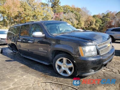 Czwarte zdjęcie samochodu z boku: 2014 CHEVROLET SUBURBAN C1500 LT VIN:1GNSCJE01ER139059 - miniatura