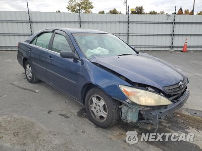 Czwarte zdjęcie samochodu z boku: 2002 TOYOTA CAMRY LE VIN:JTDBE30K620055164 - miniatura
