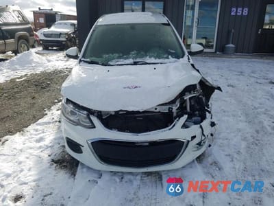 Piąte zdjęcie samochodu w środku: 2018 CHEVROLET SONIC LT VIN:1G1JD5SH2J4102976 - miniatura