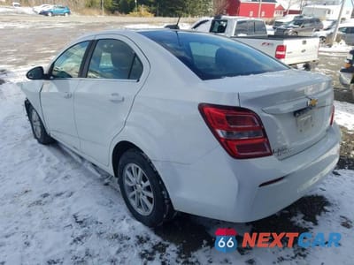 Drugie zdjęcie samochodu z przodu: 2018 CHEVROLET SONIC LT VIN:1G1JD5SH2J4102976 - miniatura