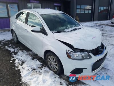 Czwarte zdjęcie samochodu z boku: 2018 CHEVROLET SONIC LT VIN:1G1JD5SH2J4102976 - miniatura