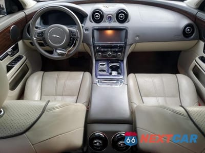 Zdjęcie 8 z 12 samochodu: 2011 JAGUAR XJL VIN:SAJWA2GBXBLV16833 - miniatura