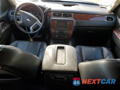 Zdjęcie 8 z 13 samochodu: 2014 CHEVROLET SUBURBAN C1500 LT VIN:1GNSCJE01ER139059 - miniatura