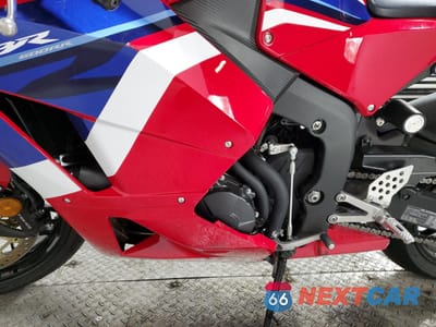 Zdjęcie 6 z 12 samochodu: 2023 HONDA CBR600 RR VIN:JH2PC40J7PK900406 - miniatura