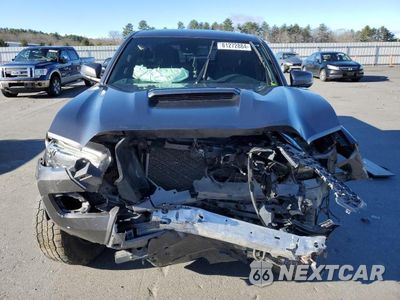 Piąte zdjęcie samochodu w środku: 2018 TOYOTA TACOMA TRD SPORT VIN:5TFCZ5AN3JX136934 - miniatura