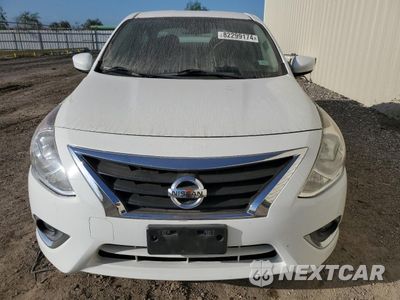 Piąte zdjęcie samochodu w środku: 2017 NISSAN VERSA S VIN:3N1CN7AP6HL880237 - miniatura