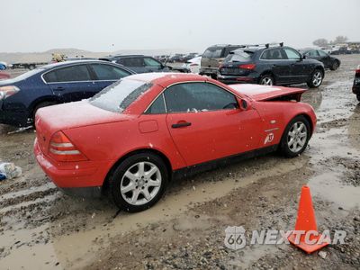 Trzecie zdjęcie samochodu z tyłu: 1999 MERCEDES-BENZ SLK 230 KOMPRESSOR VIN:WDBKK47F9XF101001 - miniatura