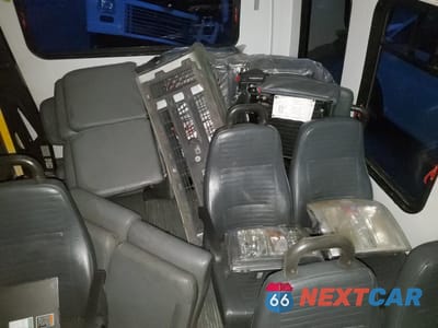 Zdjęcie 13 z 14 samochodu: 2010 FORD ECONOLINE E350 SUPER DUTY CUTAWAY VAN VIN:1FDEE3FL4ADA25709 - miniatura