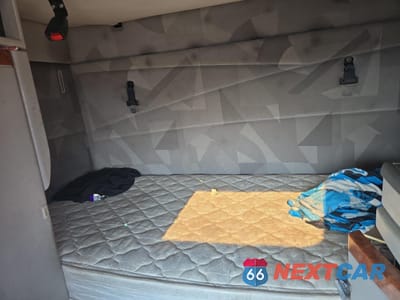 Zdjęcie 6 z 10 samochodu: 2005 VOLVO VN VNL VIN:4V4NC9TG35N371713 - miniatura