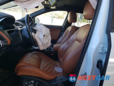 Zdjęcie 7 z 14 samochodu: 2018 JAGUAR E-PACE SE VIN:SADFP2FX1J1Z32312 - miniatura