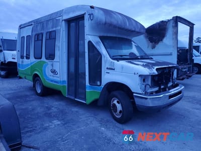 Czwarte zdjęcie samochodu z boku: 2010 FORD ECONOLINE E350 SUPER DUTY CUTAWAY VAN VIN:1FDEE3FL4ADA25709 - miniatura